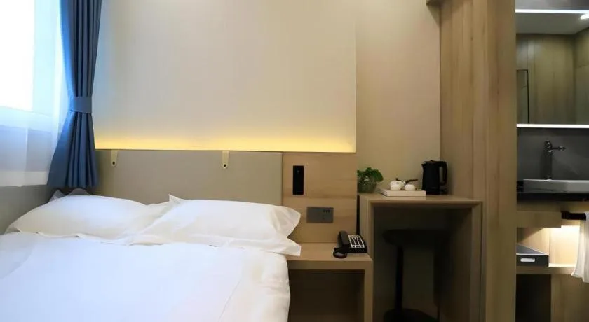 Bed in VX Hotel Jiangsu Taizhou Xinghua RT-Mart