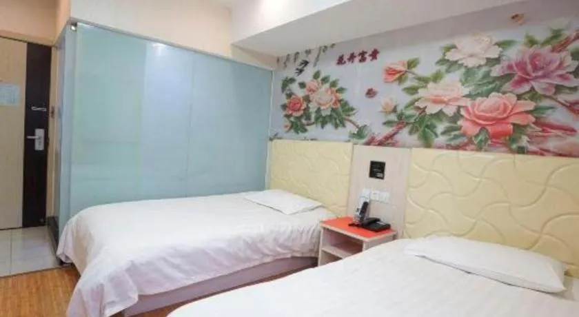 Bed in Shell Hotel Shanghai Expo Changqing Road Metro Station