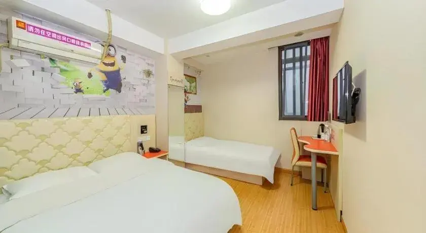 Bed in Shell Hotel Shanghai Expo Changqing Road Metro Station Bed in Shell Hotel Shanghai Expo Changqing Road Metro Station