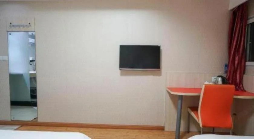 Bed in Shell Hotel Shanghai Expo Changqing Road Metro Station