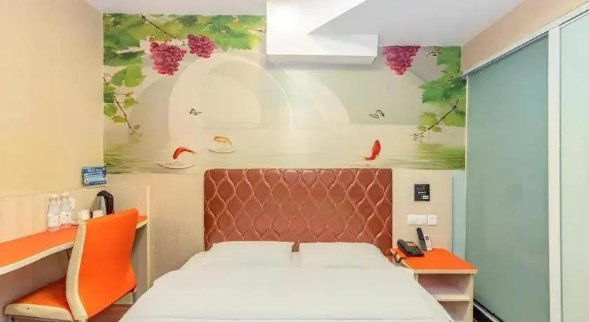 Bed in Shell Hotel Shanghai Expo Changqing Road Metro Station Bed in Shell Hotel Shanghai Expo Changqing Road Metro Station