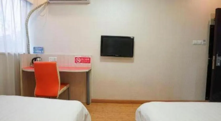 Bed in Shell Hotel Shanghai Expo Changqing Road Metro Station