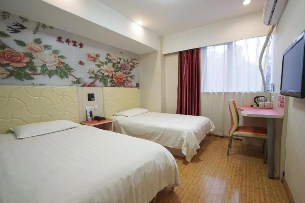 Bed in Shell Hotel Shanghai Expo Changqing Road Metro Station