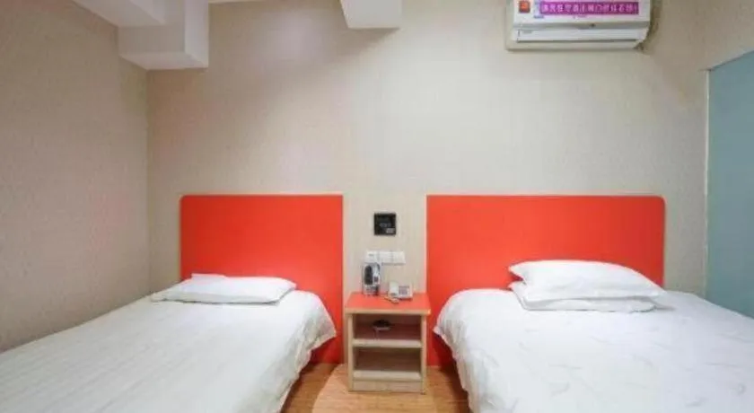 Bed in Shell Hotel Shanghai Expo Changqing Road Metro Station