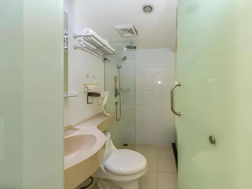 Shell Hotel Shanghai Expo Changqing Road Metro Station