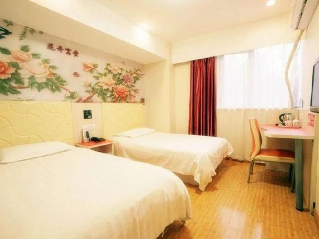 Bed in Shell Hotel Shanghai Expo Changqing Road Metro Station