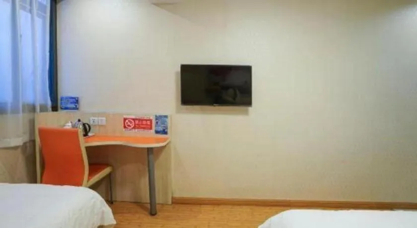 Bed in Shell Hotel Shanghai Expo Changqing Road Metro Station