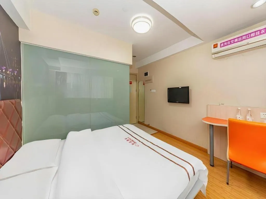 Bed in Shell Hotel Shanghai Expo Changqing Road Metro Station