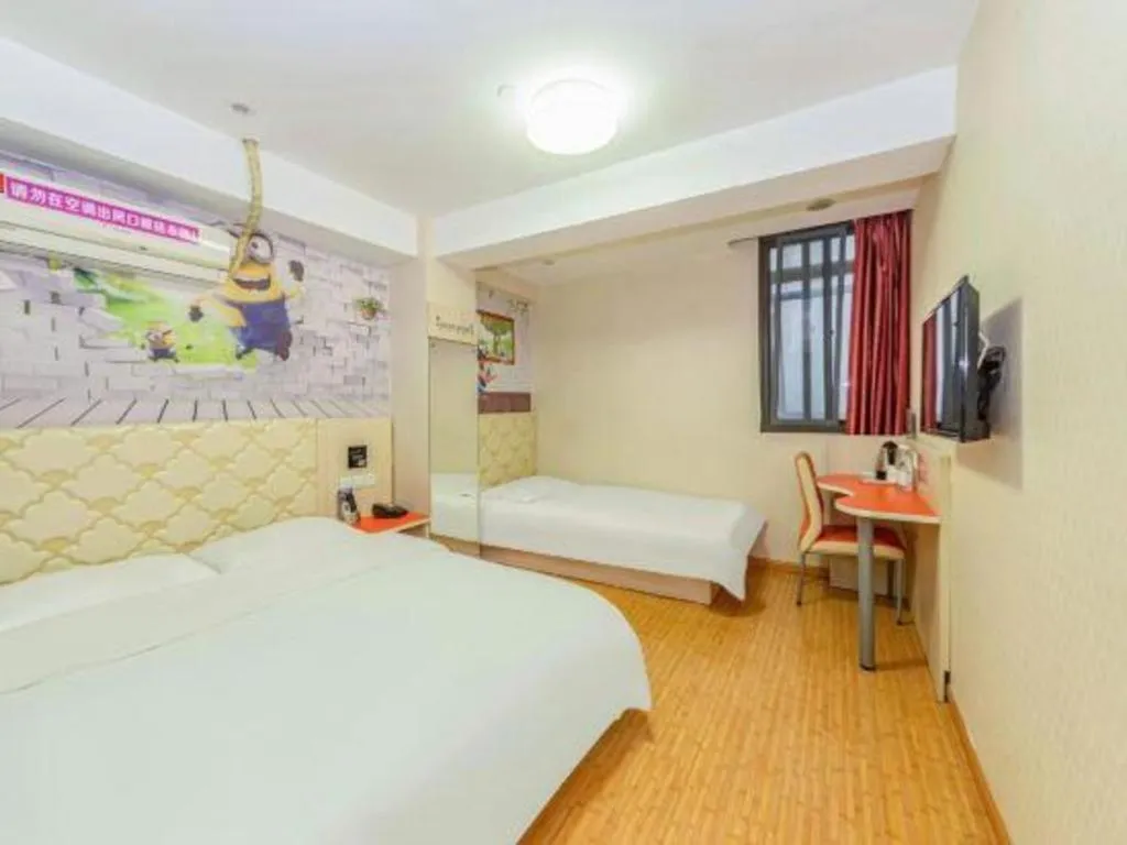 Bed in Shell Hotel Shanghai Expo Changqing Road Metro Station