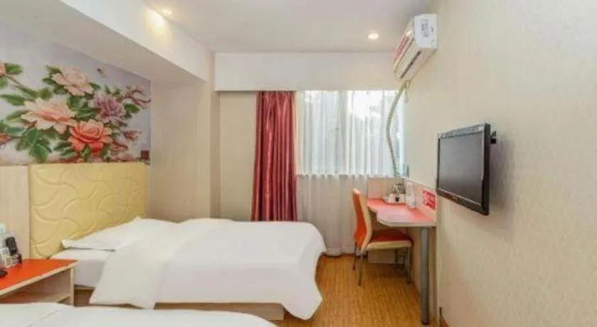 Bed in Shell Hotel Shanghai Expo Changqing Road Metro Station