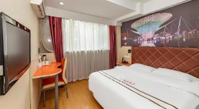 Bed in Shell Hotel Shanghai Expo Changqing Road Metro Station
