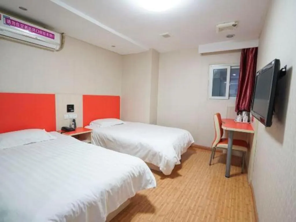 Bed in Shell Hotel Shanghai Expo Changqing Road Metro Station