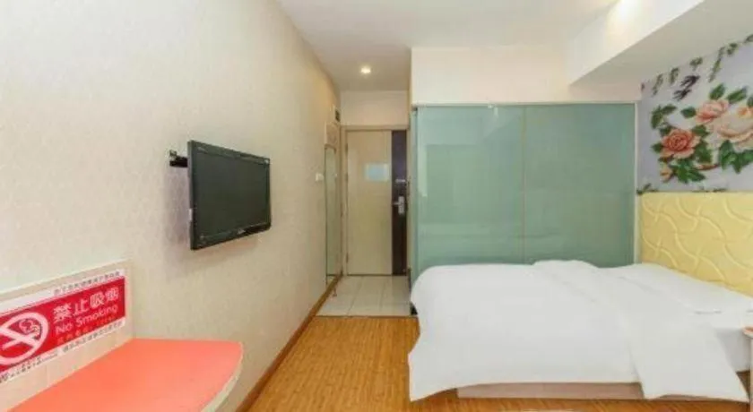 Bed in Shell Hotel Shanghai Expo Changqing Road Metro Station