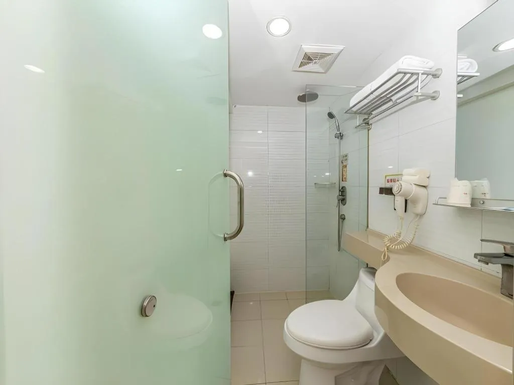 Shell Hotel Shanghai Expo Changqing Road Metro Station