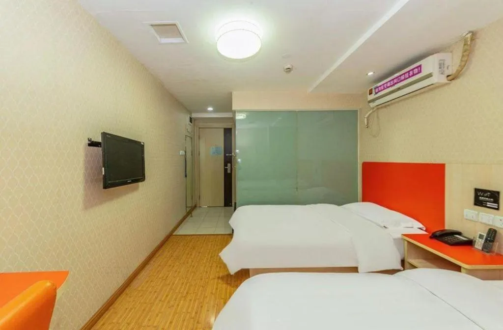 Bed in Shell Hotel Shanghai Expo Changqing Road Metro Station