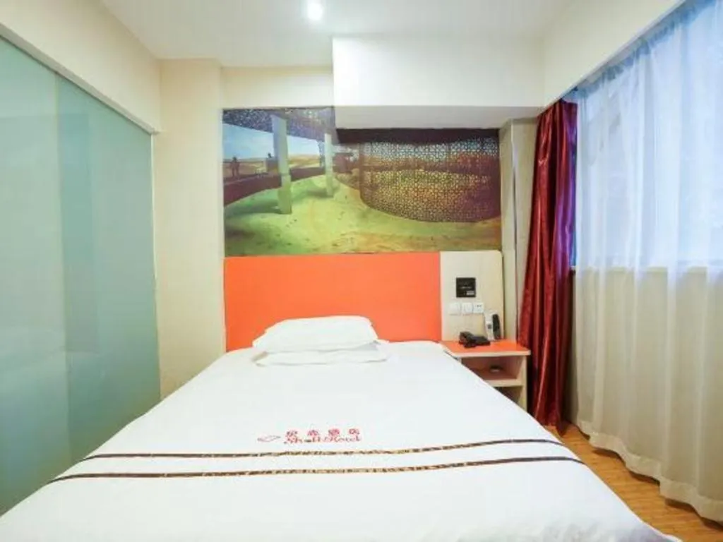 Bed in Shell Hotel Shanghai Expo Changqing Road Metro Station