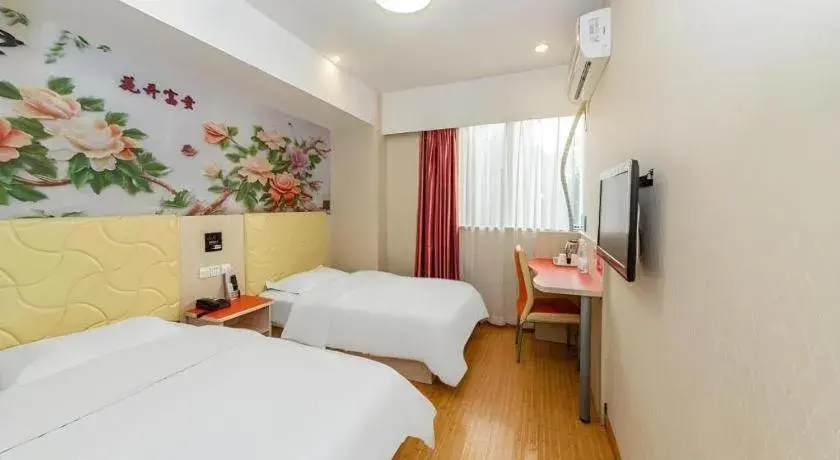 Bed in Shell Hotel Shanghai Expo Changqing Road Metro Station Bed in Shell Hotel Shanghai Expo Changqing Road Metro Station