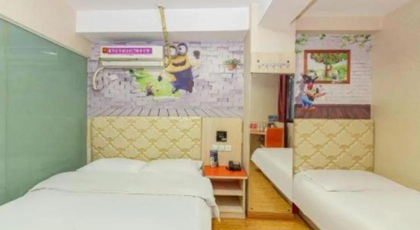 Bed in Shell Hotel Shanghai Expo Changqing Road Metro Station