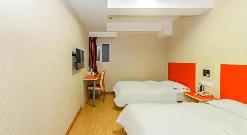 Bed in Shell Hotel Shanghai Expo Changqing Road Metro Station