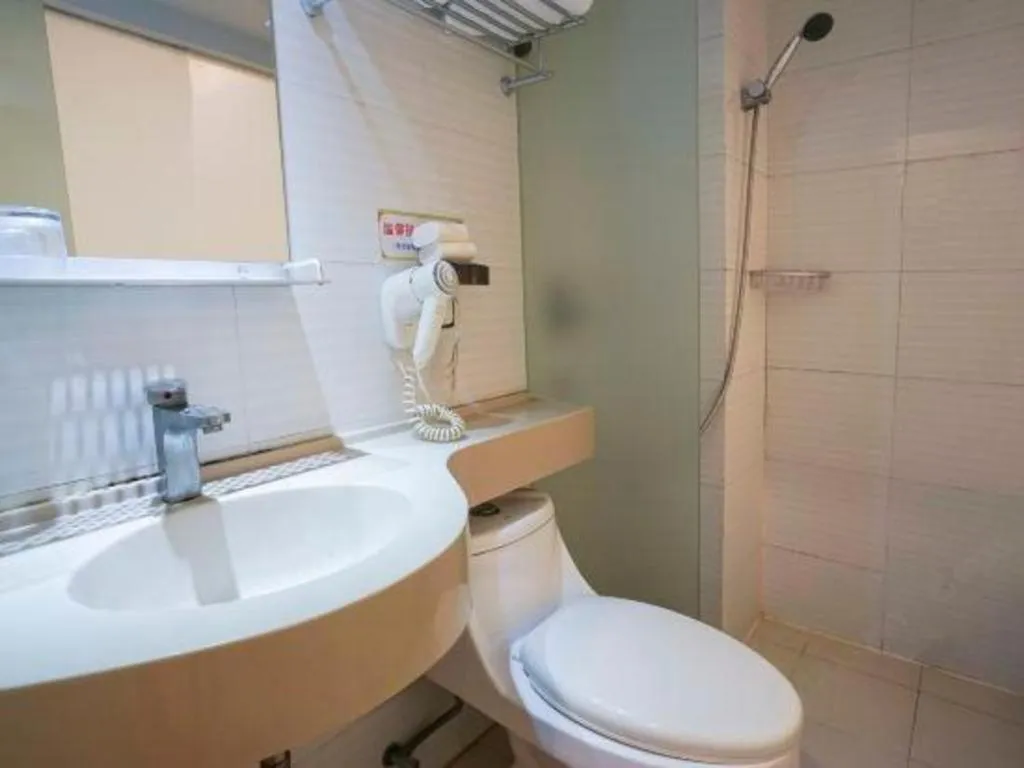 Shell Hotel Shanghai Expo Changqing Road Metro Station