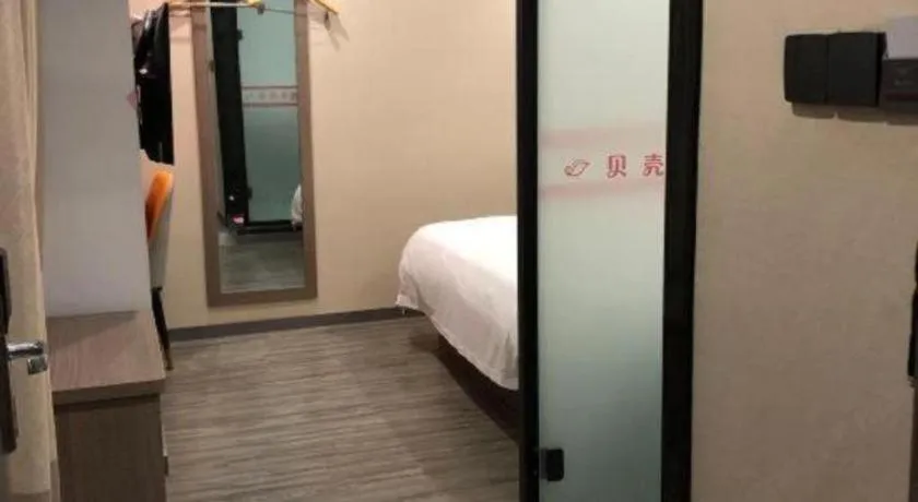 Bed in Shell Hotel Shanghai Jinshan Wanda Plaza