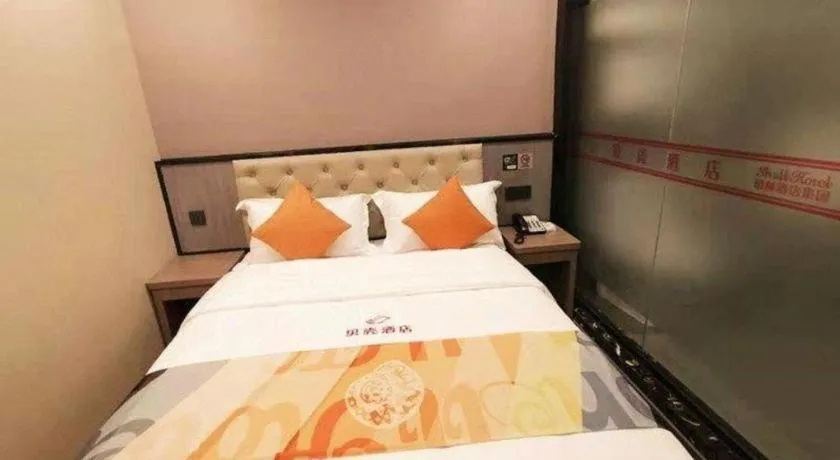 Bed in Shell Hotel Shanghai Jinshan Wanda Plaza