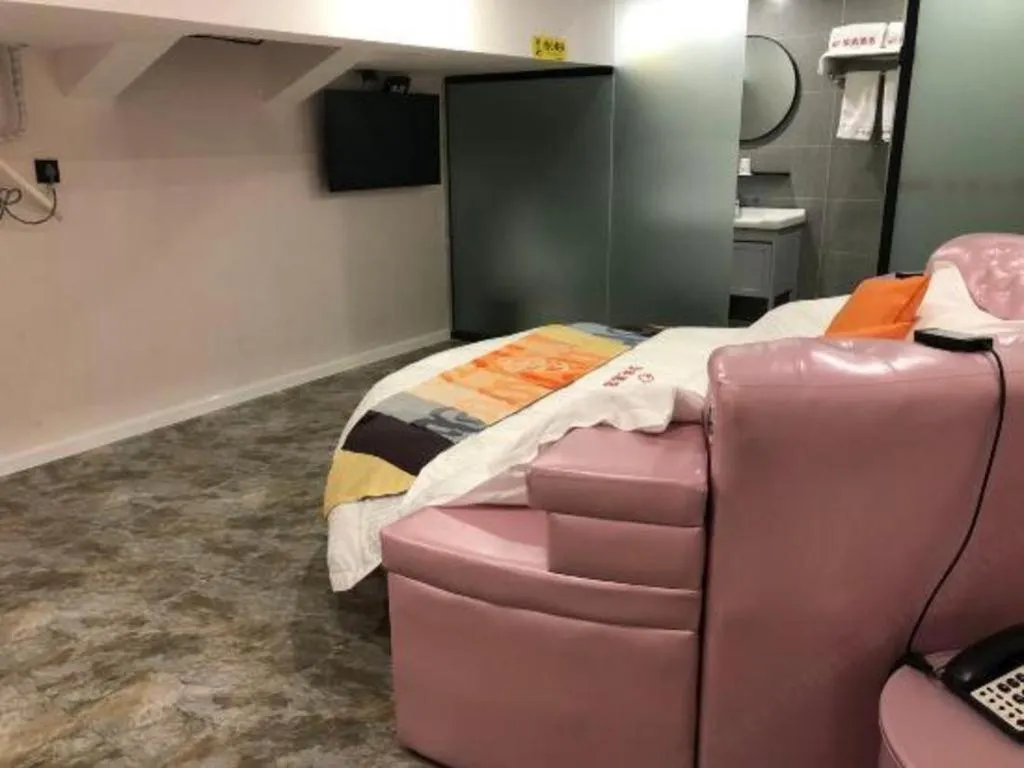 Bed in Shell Hotel Shanghai Jinshan Wanda Plaza