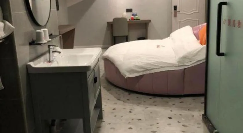 Bed in Shell Hotel Shanghai Jinshan Wanda Plaza
