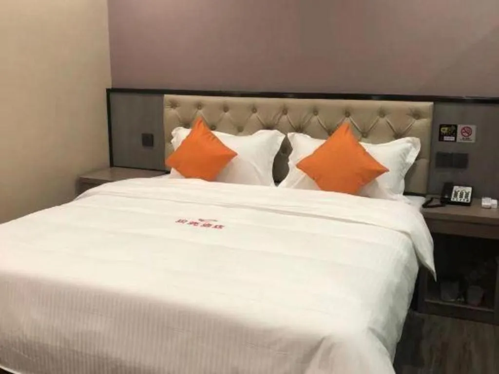 Bed in Shell Hotel Shanghai Jinshan Wanda Plaza