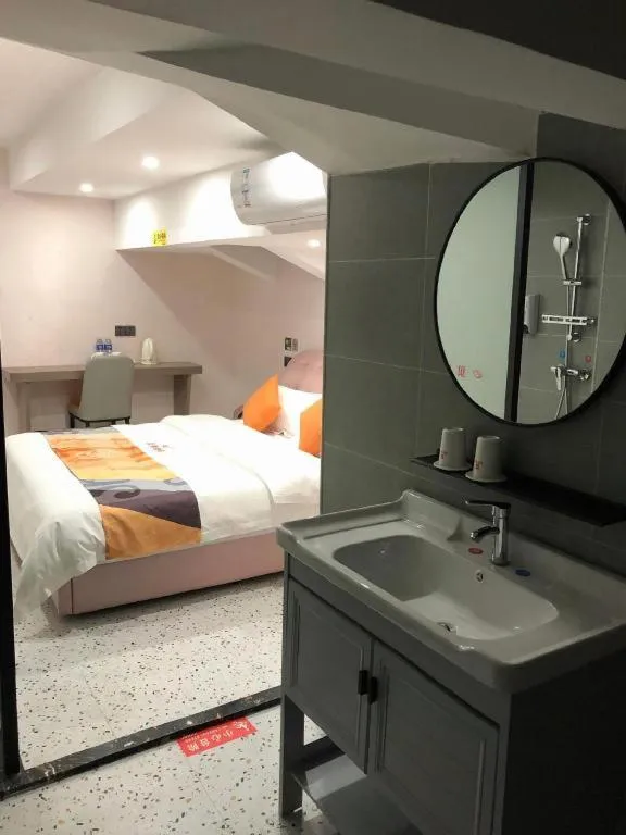 Bed in Shell Hotel Shanghai Jinshan Wanda Plaza