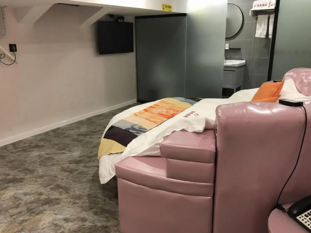 Bed in Shell Hotel Shanghai Jinshan Wanda Plaza