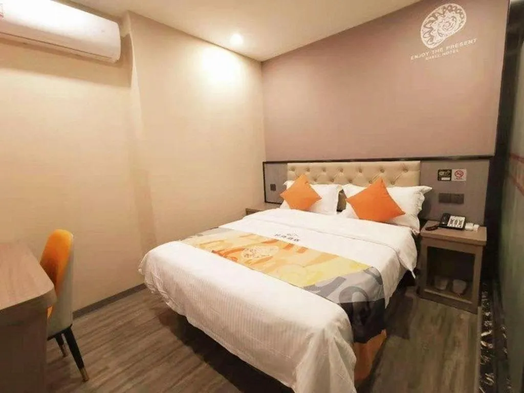 Bed in Shell Hotel Shanghai Jinshan Wanda Plaza