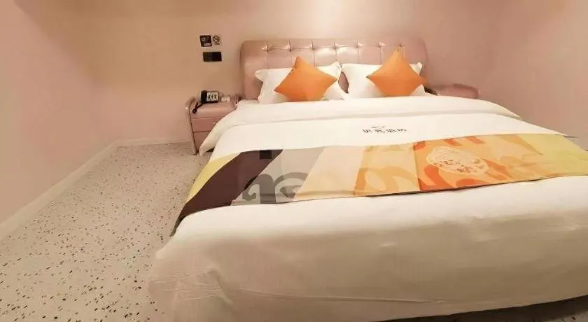 Bed in Shell Hotel Shanghai Jinshan Wanda Plaza