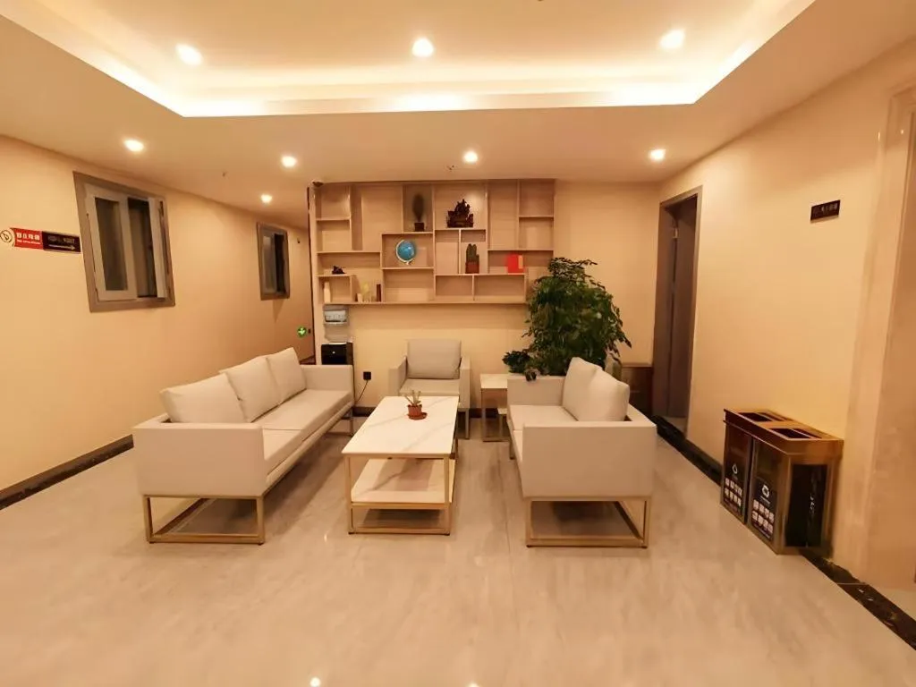 Shell Hotel Shanghai Jinshan Wanda Plaza