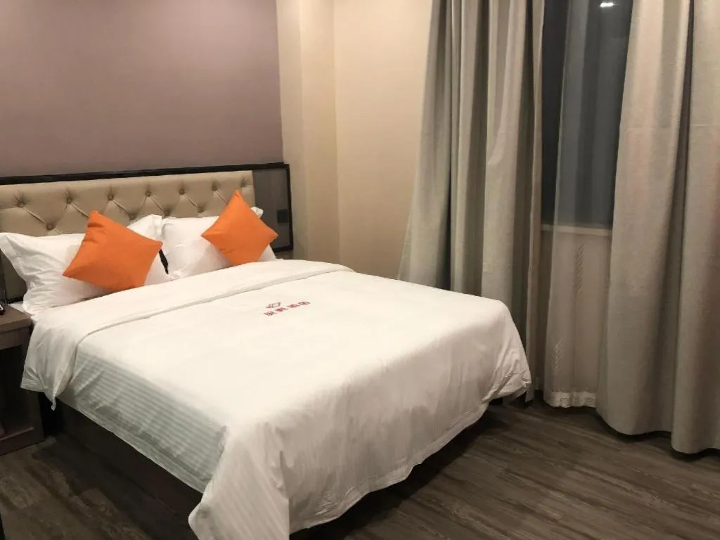 Bed in Shell Hotel Shanghai Jinshan Wanda Plaza