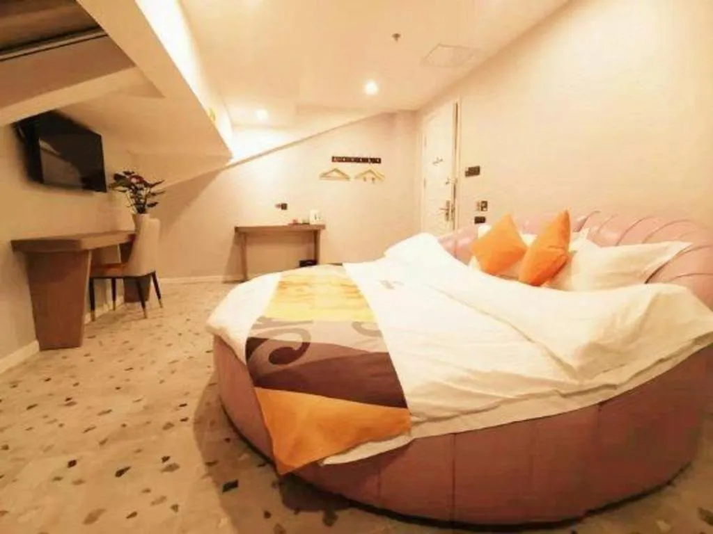 Bed in Shell Hotel Shanghai Jinshan Wanda Plaza