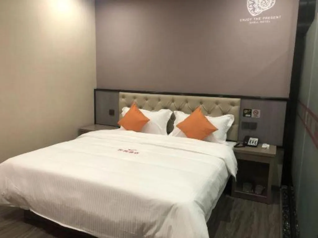 Bed in Shell Hotel Shanghai Jinshan Wanda Plaza