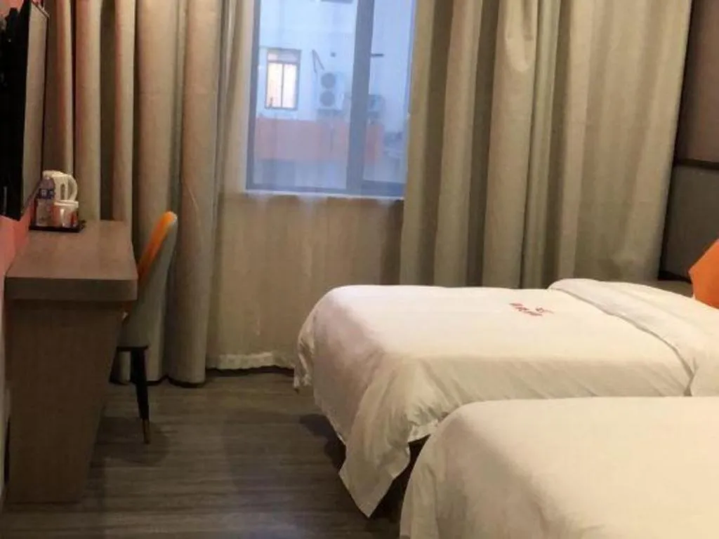 Bed in Shell Hotel Shanghai Jinshan Wanda Plaza