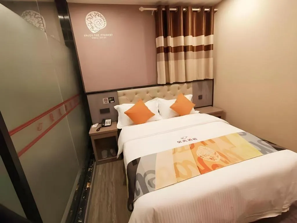 Bed in Shell Hotel Shanghai Jinshan Wanda Plaza
