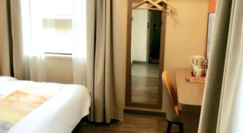 Bed in Shell Hotel Shanghai Jinshan Wanda Plaza