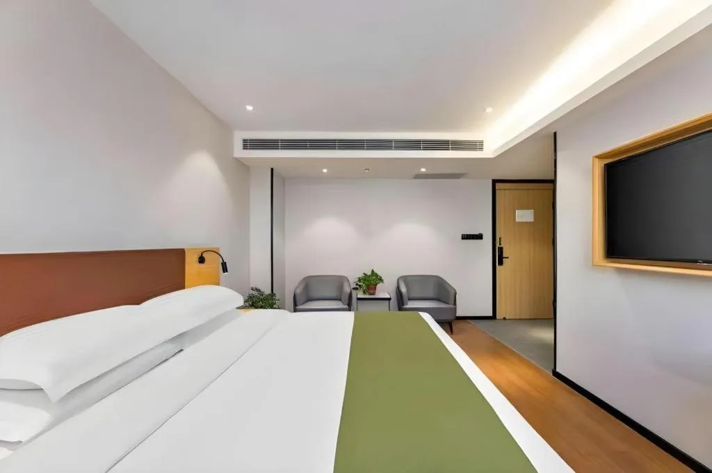 Bed in GreenTree Inn Express Datong High-Speed Railway Station Old City Wall