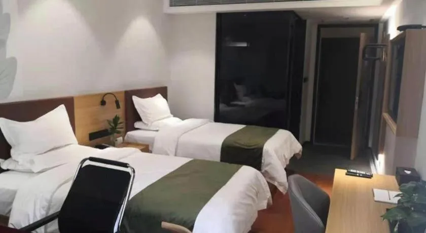 Bed in GreenTree Inn Express Datong High-Speed Railway Station Old City Wall