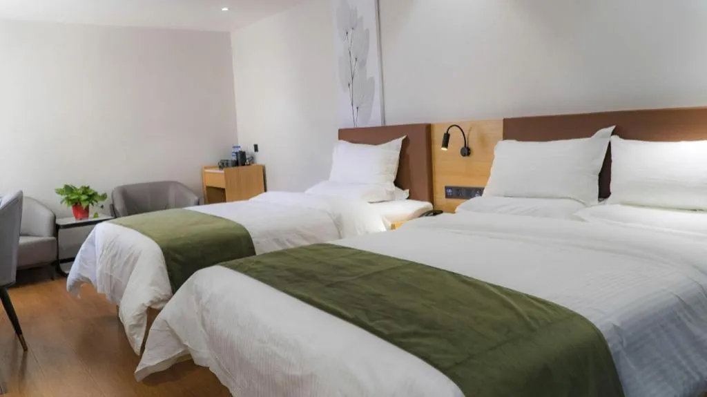 Bed in GreenTree Inn Express Datong High-Speed Railway Station Old City Wall