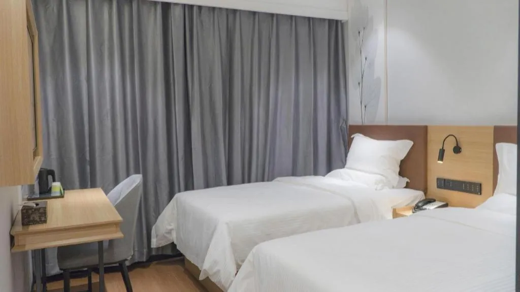 Bed in GreenTree Inn Express Datong High-Speed Railway Station Old City Wall