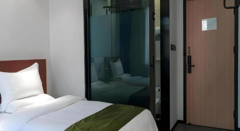 Bed in GreenTree Inn Express Datong High-Speed Railway Station Old City Wall