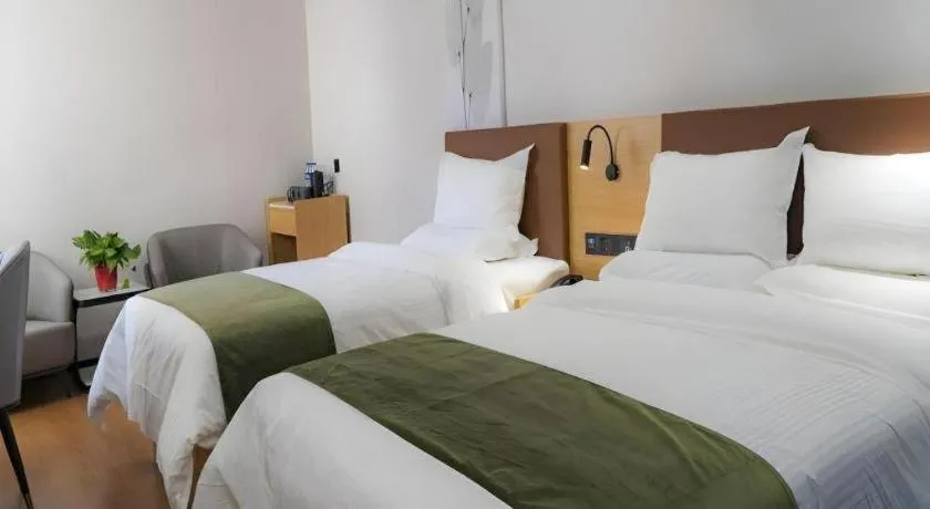 Bed in GreenTree Inn Express Datong High-Speed Railway Station Old City Wall