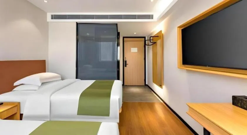 Bed in GreenTree Inn Express Datong High-Speed Railway Station Old City Wall