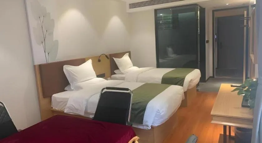 Bed in GreenTree Inn Express Datong High-Speed Railway Station Old City Wall