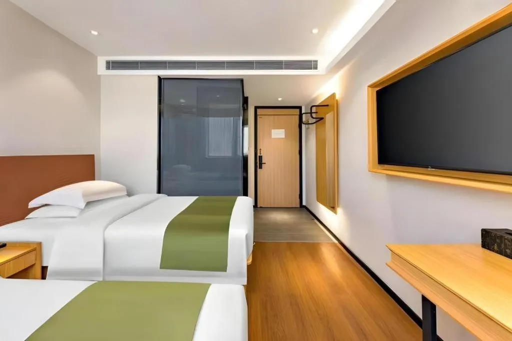 Bed in GreenTree Inn Express Datong High-Speed Railway Station Old City Wall