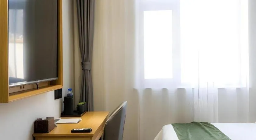 Bed in GreenTree Inn Express Datong High-Speed Railway Station Old City Wall